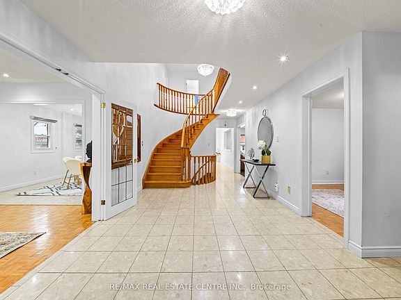 5th image of 2 Hollyburn Ct