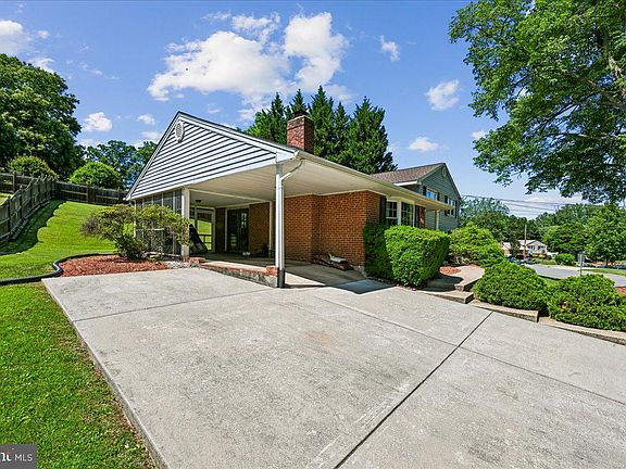 4th image of 5643 Inverchapel Rd