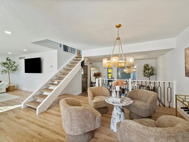 459 S Walnut St — Photo 11