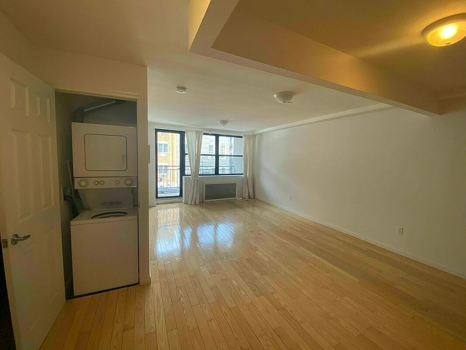1st image of 10-44 47th Ave #2F