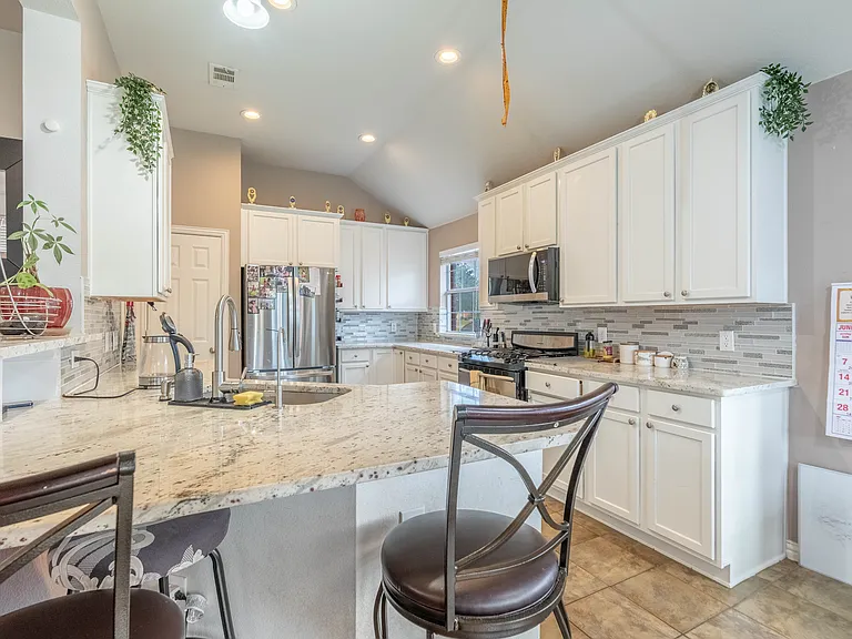 2324 Crestridge Dr — Photo 10