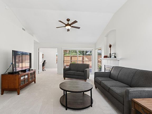 5th image of 1194 E Le Parc Dr