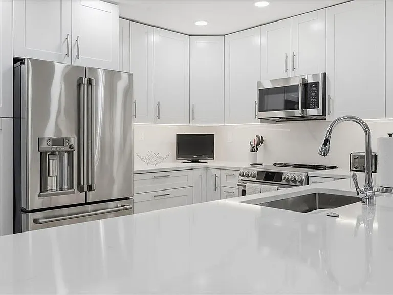 5247 Carmilfra Dr — Photo 7