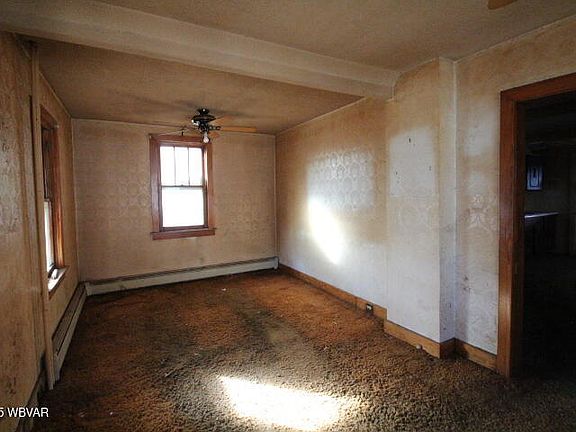 5th image of 327 Jerome Ave