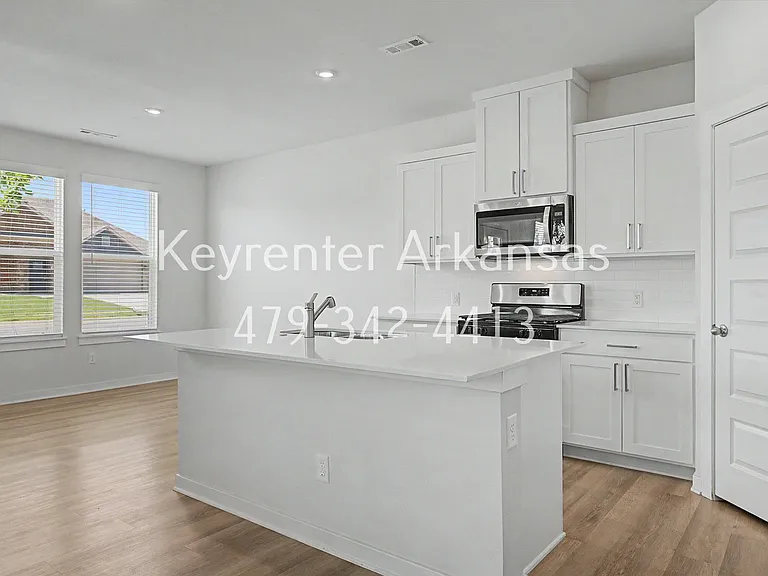 4808 Planetree St — Photo 5