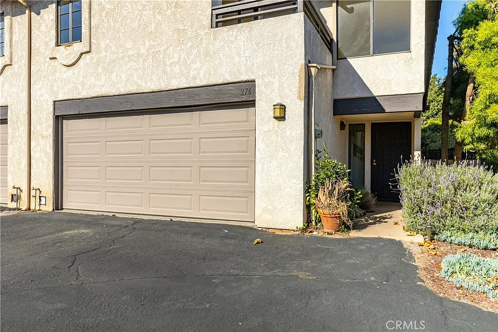 2 bed, 1155 sqft, $2,900 — Photo 2