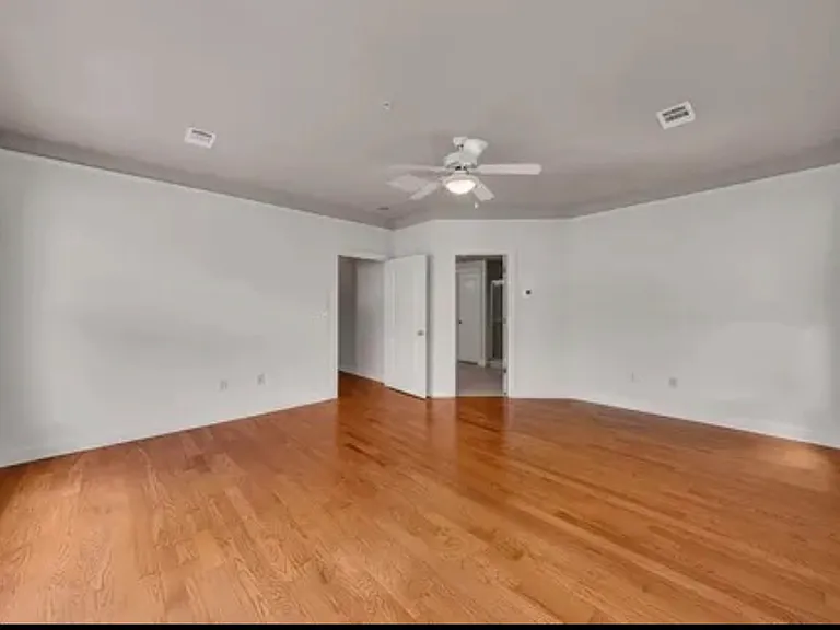 1390 Dutch Valley Pl NE — Photo 28