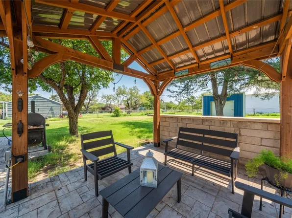 406 N Swenson St, Stamford, TX 79553