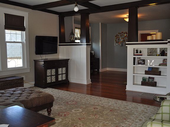 3rd image of 123 W 22nd St