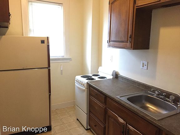 4th image of 1421 Gault St