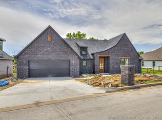 8450 Overlook Trl, Claremore, OK 74019