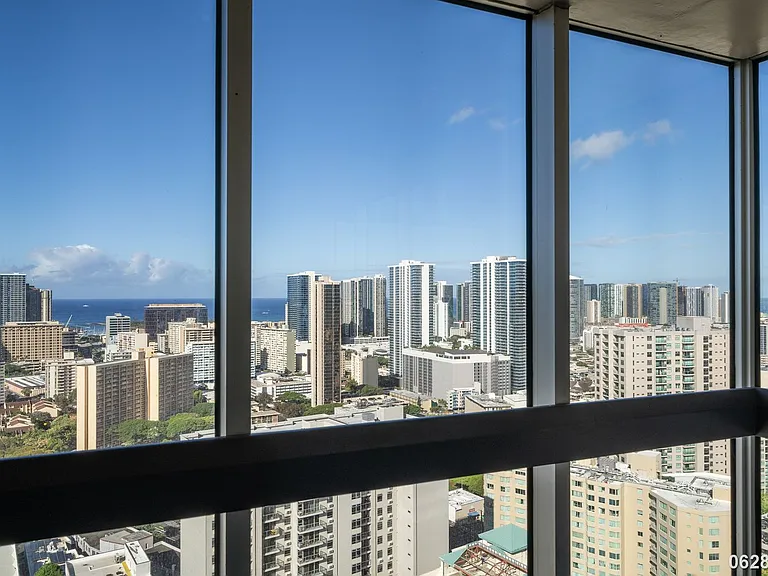 1212 Punahou St #3305 — Photo 4