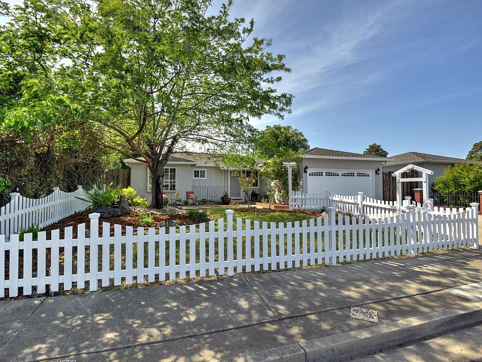 1st image of 257 Beverly Ct