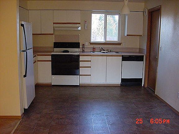 6813 Kitchen