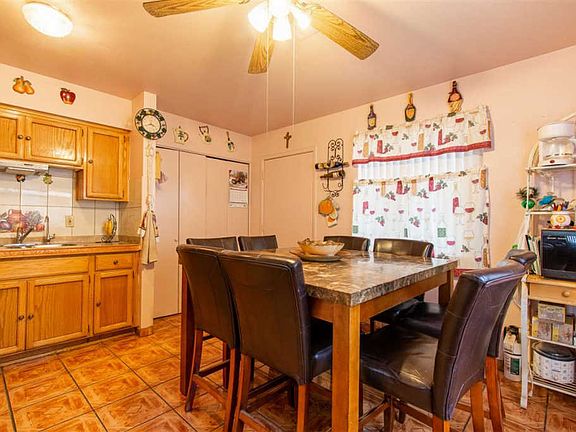 3rd image of 816 N Orquidea Ave