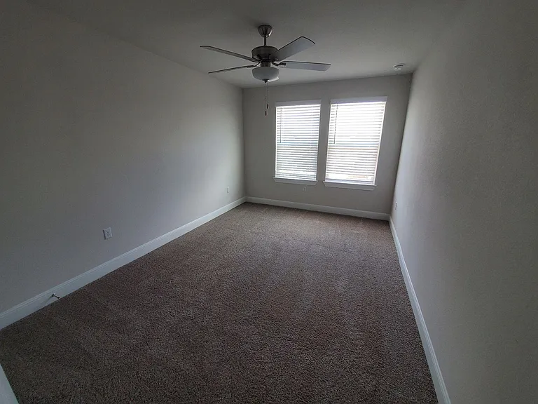15610 Ellinger Dr — Photo 17
