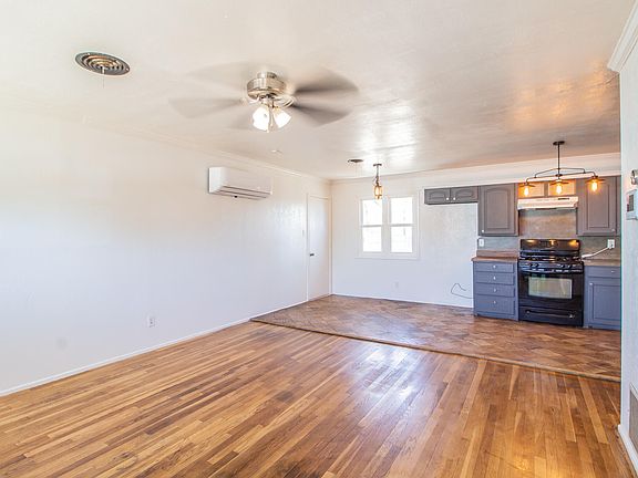 3rd image of 133 Elgin Ave