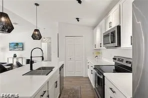 3 bed, 2.0 bath, 1400 sqft, $2,200 — Photo 4