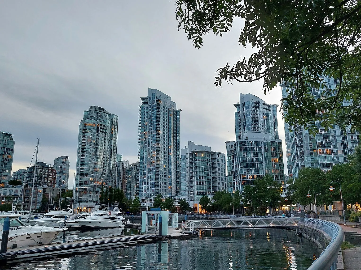 1033 Marinaside Cres — Photo 4