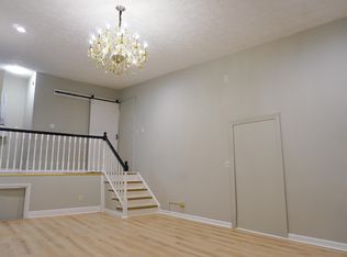 322 Main St #2R, Reisterstown, MD 21136