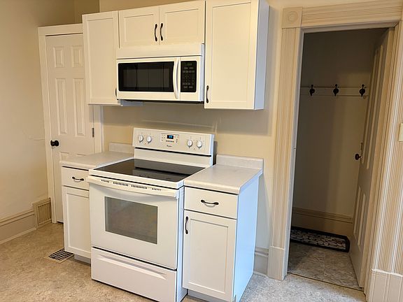 Kitchen, walk in pantry door entrance and pantry closet