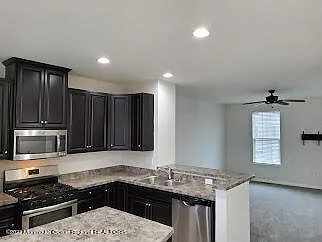 2 bed, 2.5 bath, 1696 sqft, $3,150 — Photo 4