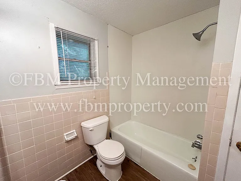 330 W College St #8 — Photo 26