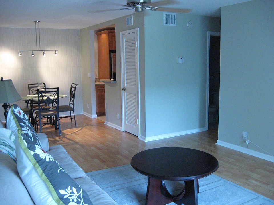 Living/Dining area