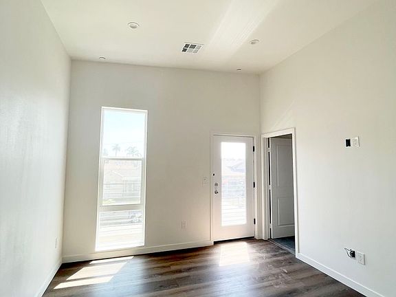 4th image of 705 Belden Ave #C