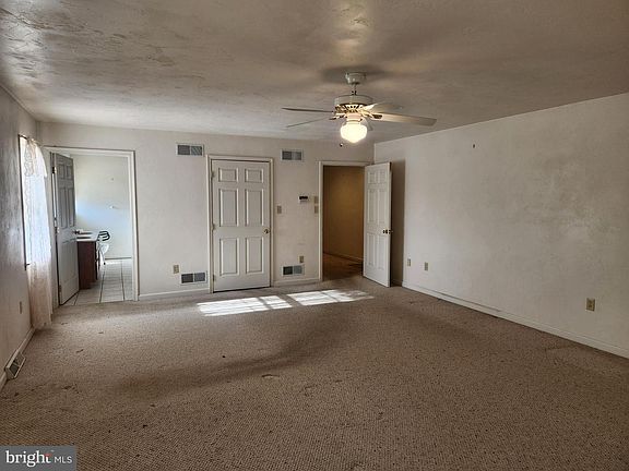 3rd image of 290 Locust Grove Rd