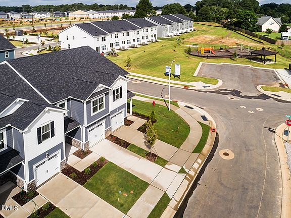 4th image of 137 Silver Pine Dr