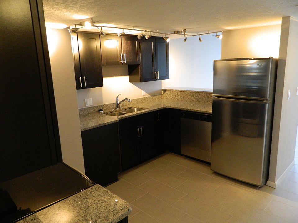 1st image of 400 E Colonial Dr APT 305