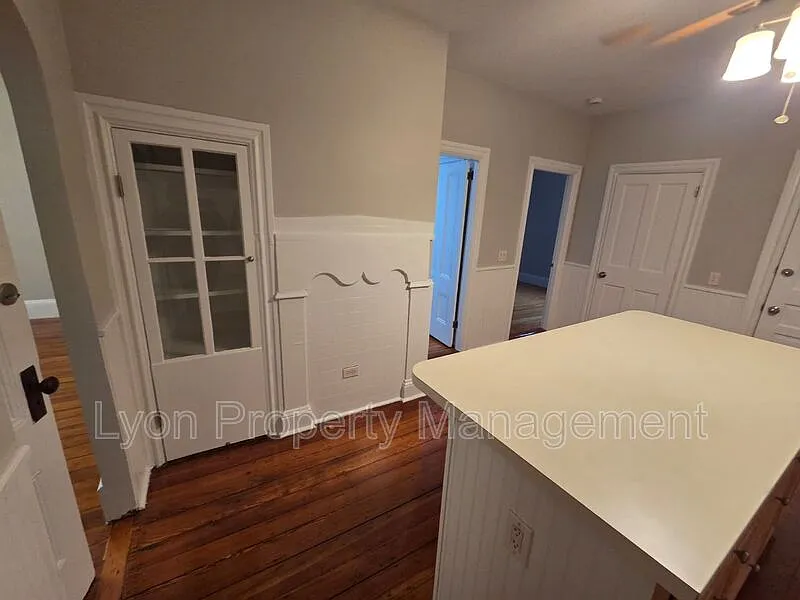 2 bed, 1.0 bath, $1,900 — Photo 3
