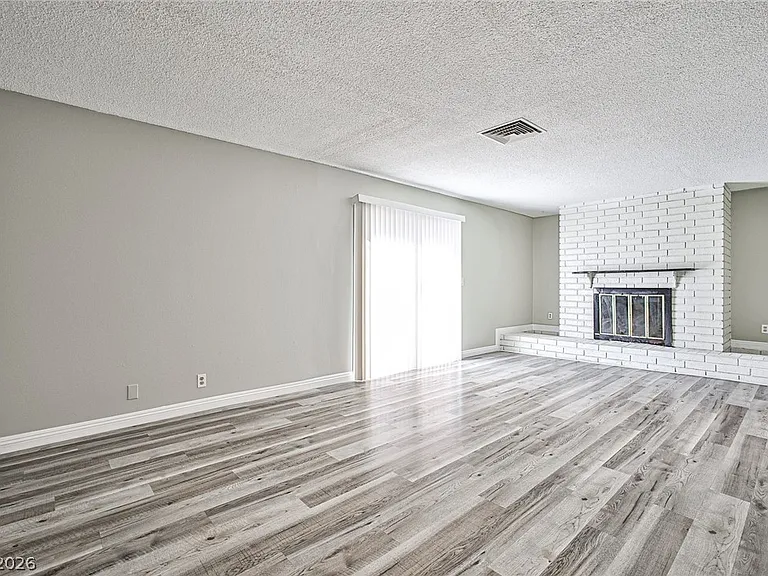 1320 Robin St — Photo 13