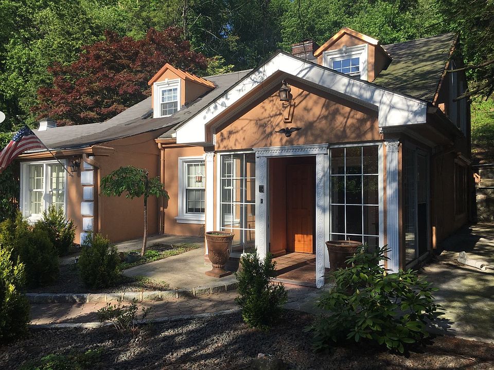 1st image of 485 W Hartsdale Ave