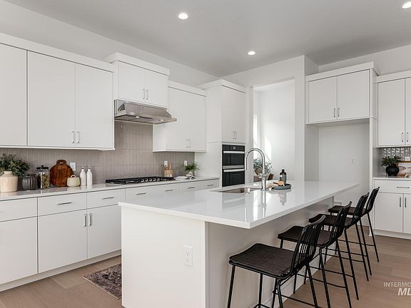 4th image of 2585 N Hazelhurst Way