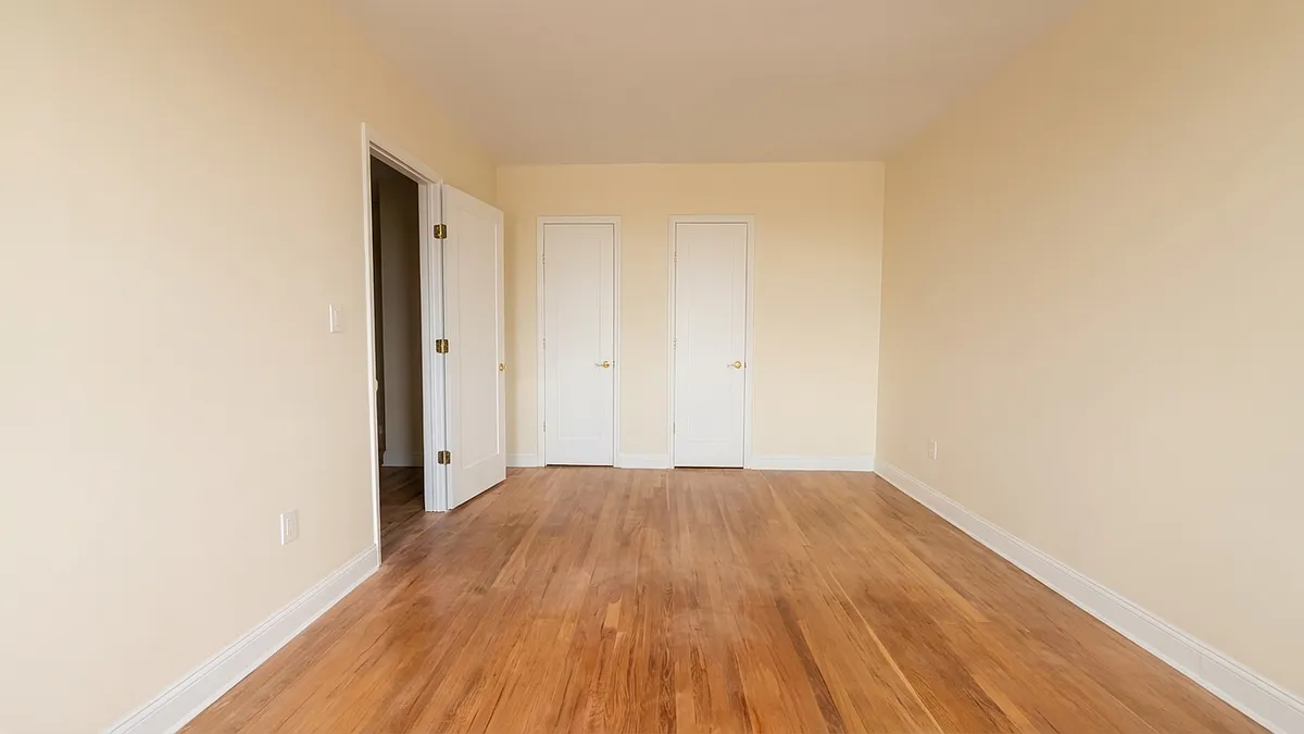 Building Photo - 2147 E 17th St #63