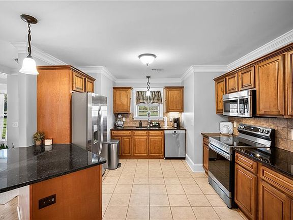 5th image of 1066 Hickory Tree Rd