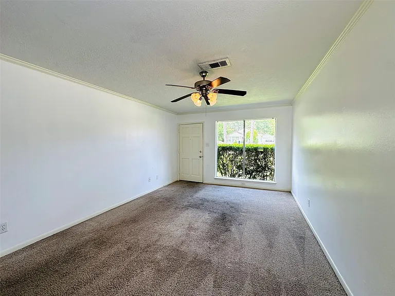 1011 McCall Ave — Photo 13