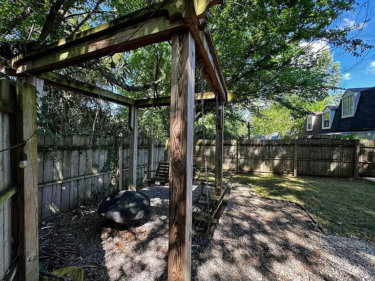7617 Allendale Dr — Photo 55