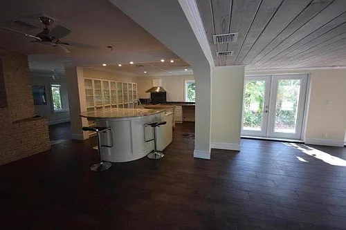 1202 NE 9th Ave Photo 1