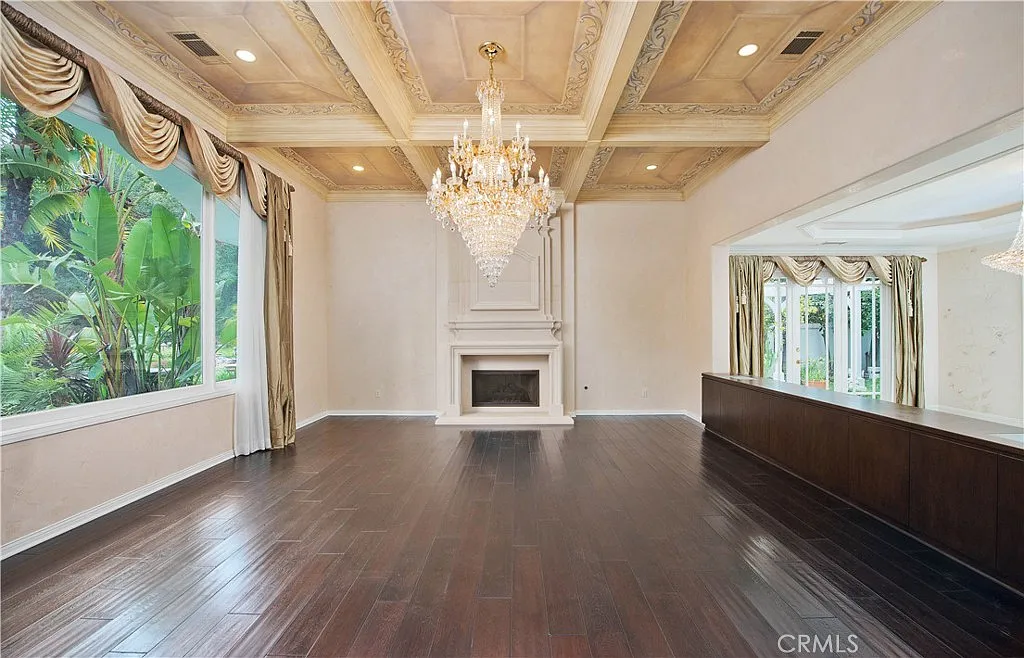 6 bed, 6868 sqft, $16,950 — Photo 4