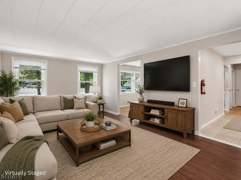 124 Holmes Oval — Photo 5