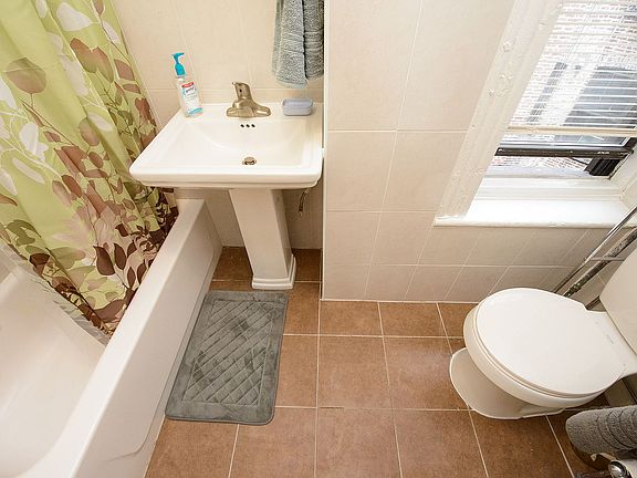 2nd image of 17 Pike St APT 3D