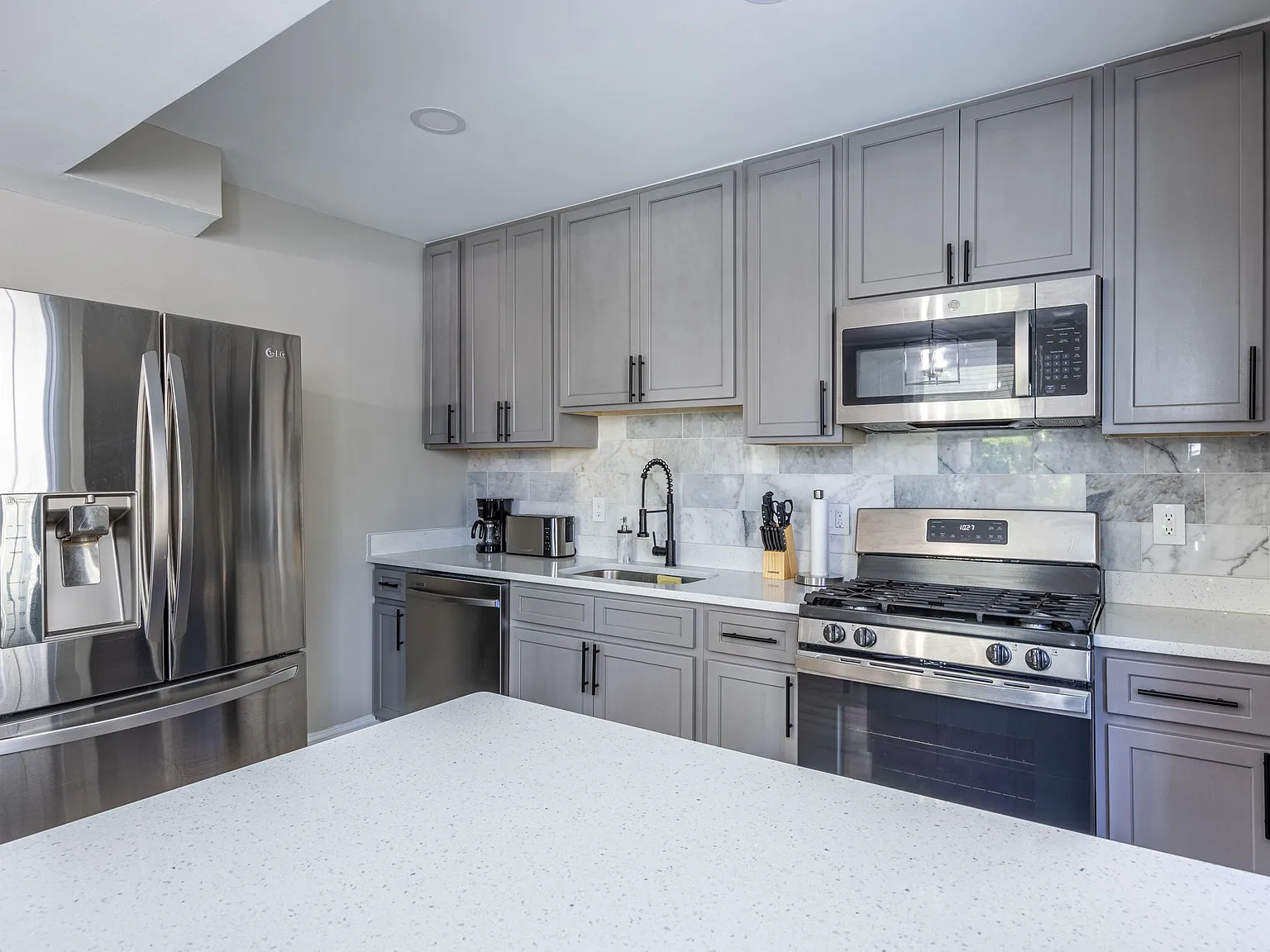 5 bed, 1263 sqft, $725 — Photo 2