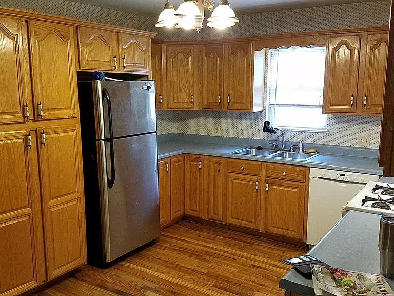 updated kitchen we are installing new updated gas stove. New picture to come.