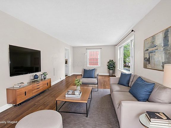 4th image of 136 Parkview Ave