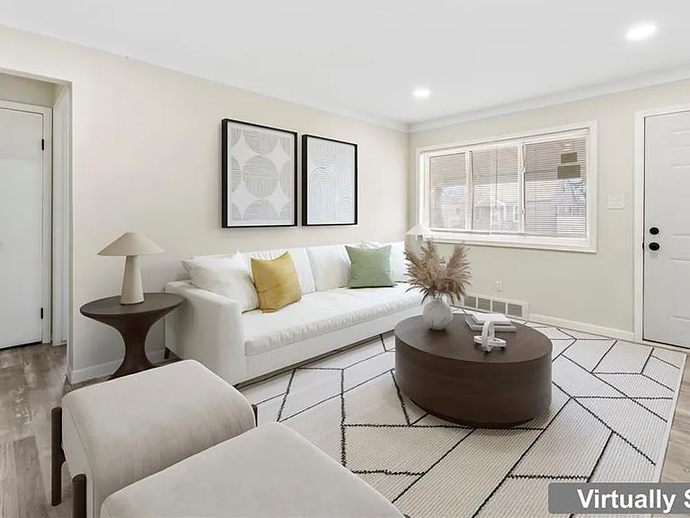 27210 Seyburn Ave — Photo 6