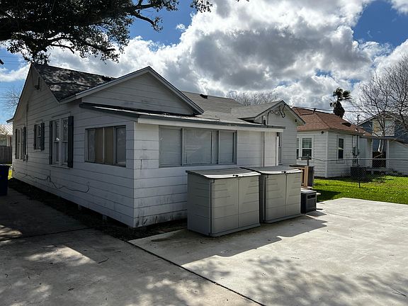3rd image of 444 Texas Ave