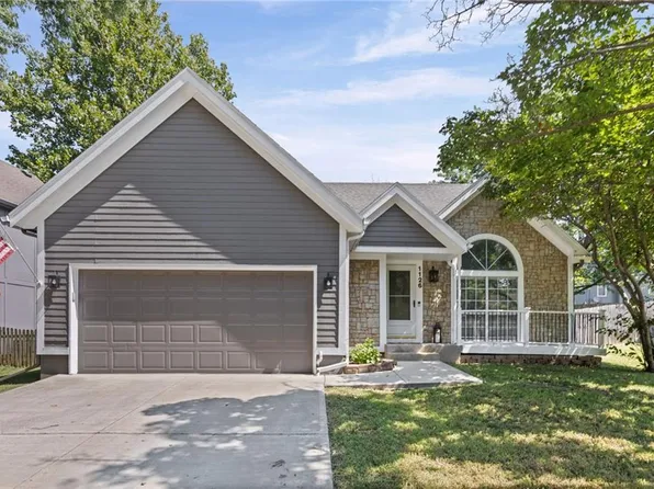 1126 E Charlotte Town Rd, Olathe, KS 66061